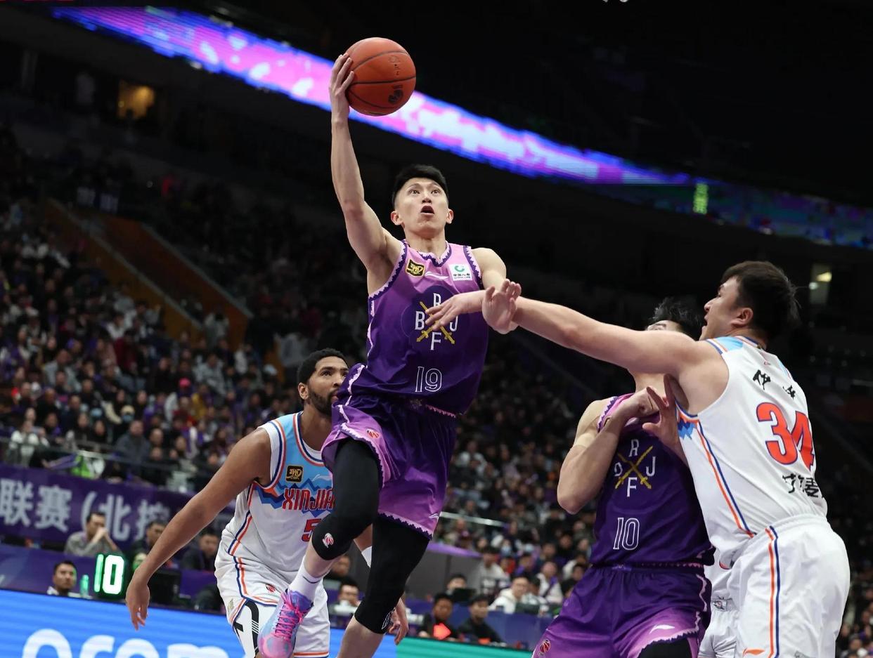 ewc电竞竞猜 -包含清晨CBA常规赛焦点战，多伦多猛龙状态回暖，赛场秩序良好，球队文化再被提及的词条