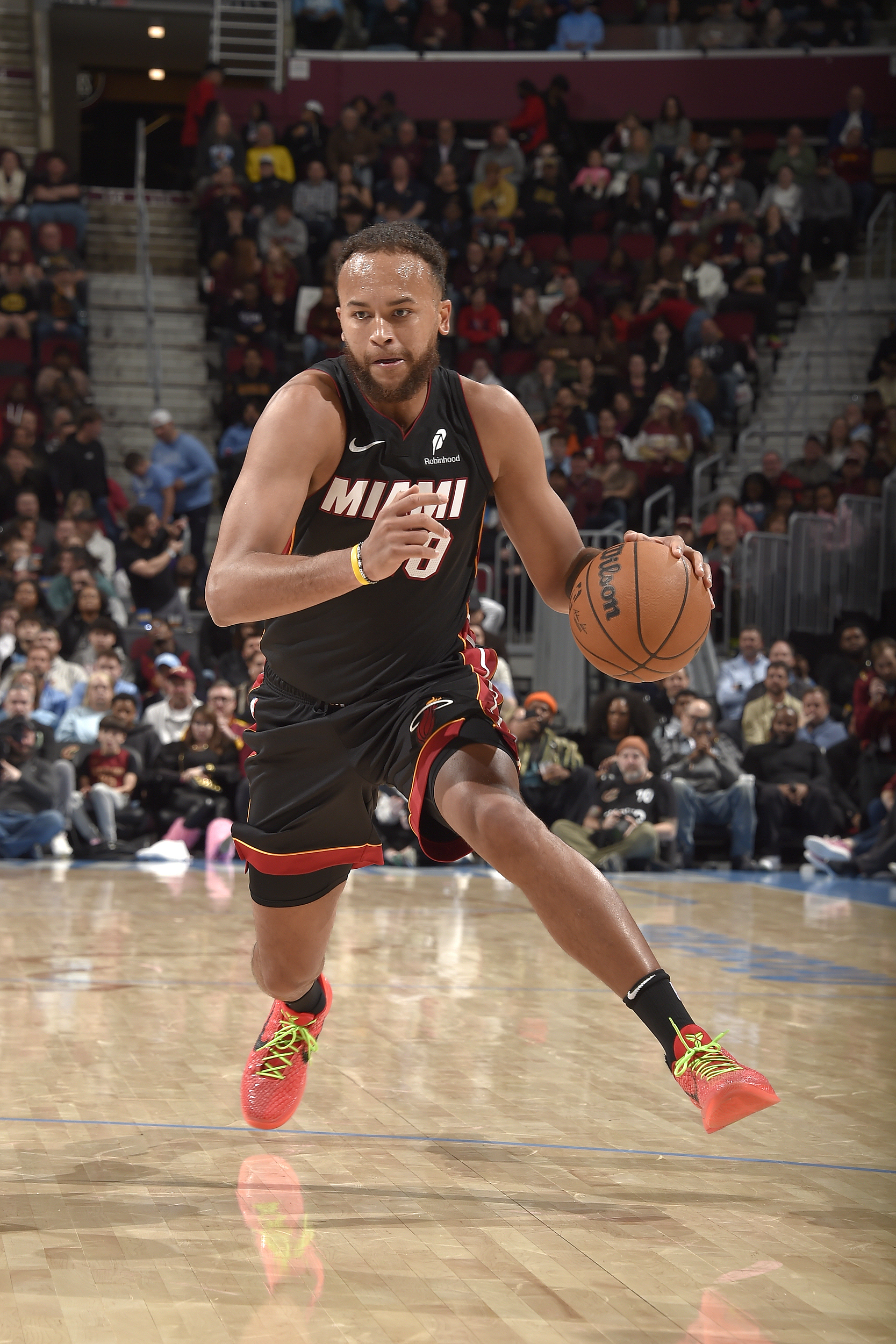 ewc官网入口 -包含转会期CBA季后赛传出新动向；里尔豪取连胜；管理层表态：球迷炸锅；资深球员宣示担当的词条