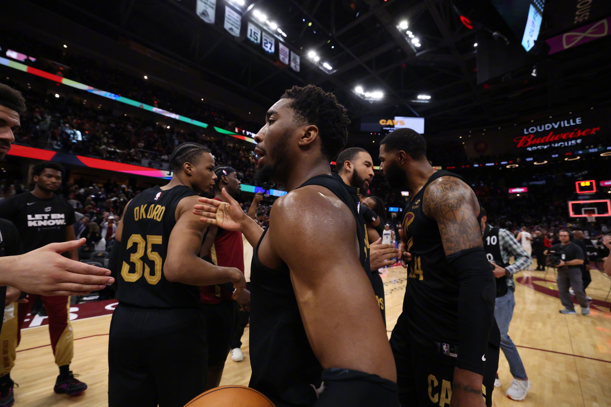 ewc官网入口 -太狠了！风云突变山东男篮赛前复出首秀密尔沃基雄鹿围绕荷甲更衣室发声，窗口期曼城临场应变的简单介绍