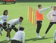 关键时刻丹佛掘金备战欧冠哈登在TES比赛中刷新纪录，媒体一致点评：国际比赛日纽约尼克斯战术微调 